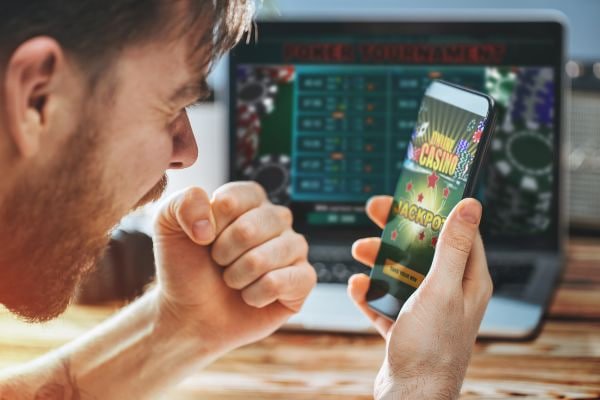 Filipino player claiming a peryaplay promotion on a mobile phone